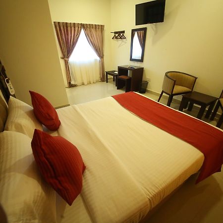 Hotel Sunhill Mount Lavinia Дехивала-Маунт-Лавиния Экстерьер фото