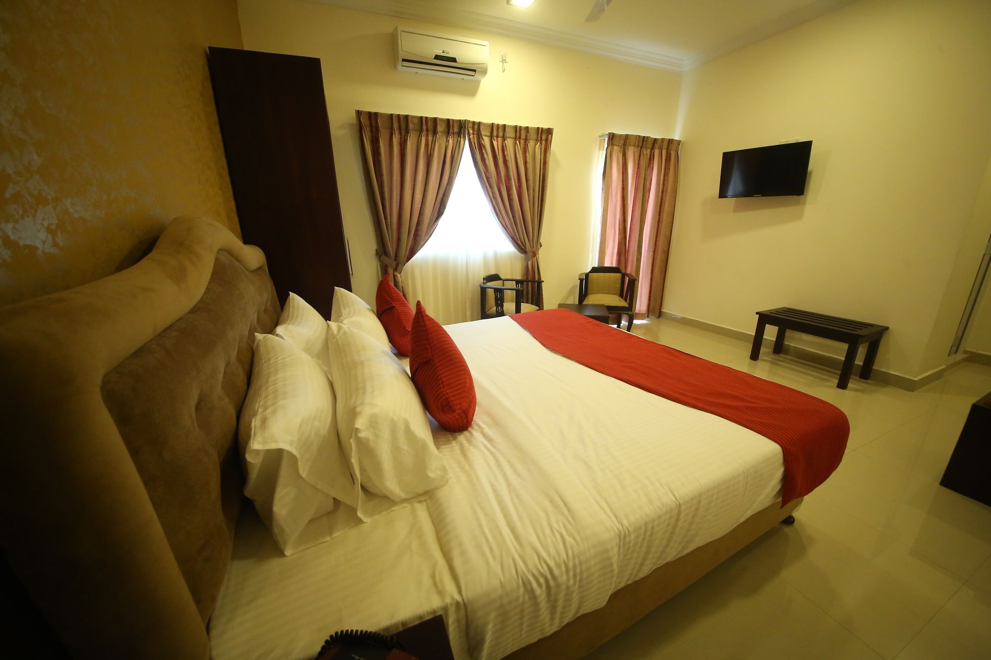 Hotel Sunhill Mount Lavinia Дехивала-Маунт-Лавиния Экстерьер фото