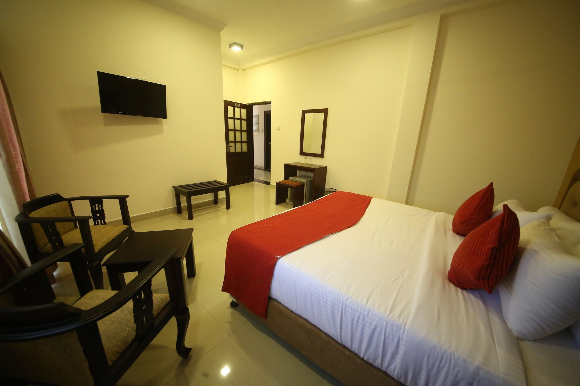 Hotel Sunhill Mount Lavinia Дехивала-Маунт-Лавиния Экстерьер фото