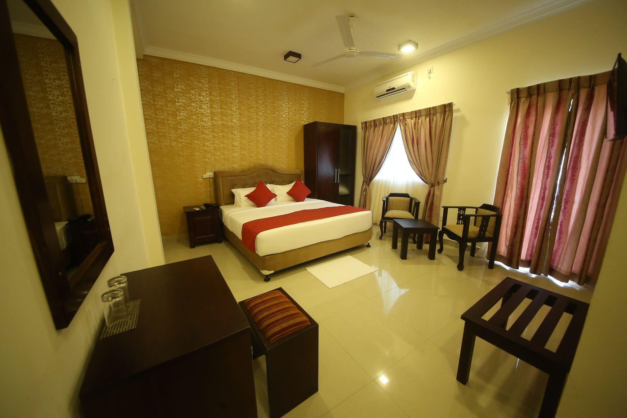Hotel Sunhill Mount Lavinia Дехивала-Маунт-Лавиния Экстерьер фото