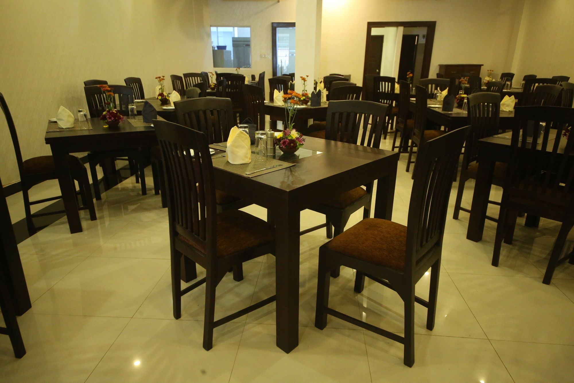 Hotel Sunhill Mount Lavinia Дехивала-Маунт-Лавиния Экстерьер фото