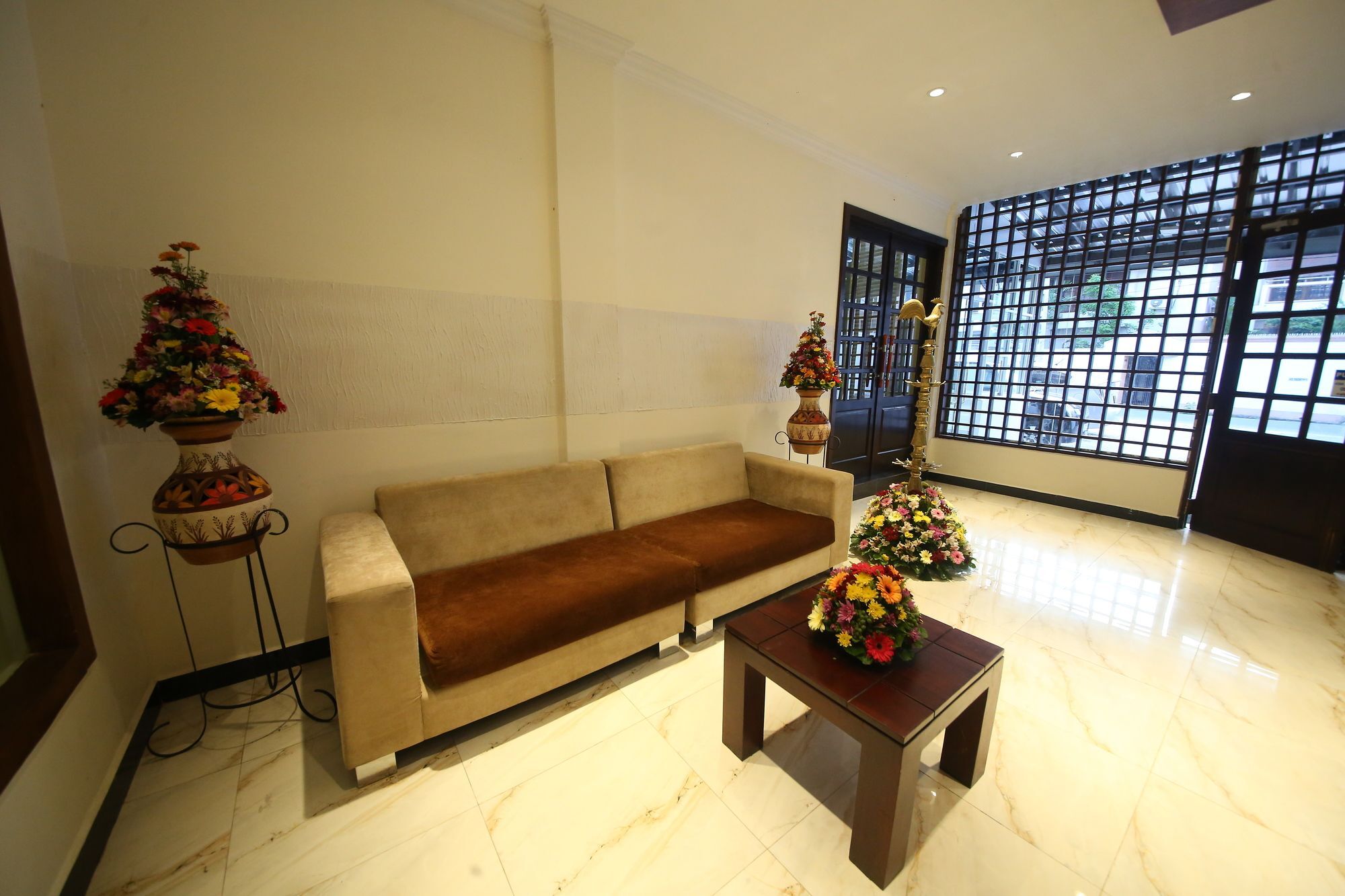 Hotel Sunhill Mount Lavinia Дехивала-Маунт-Лавиния Экстерьер фото
