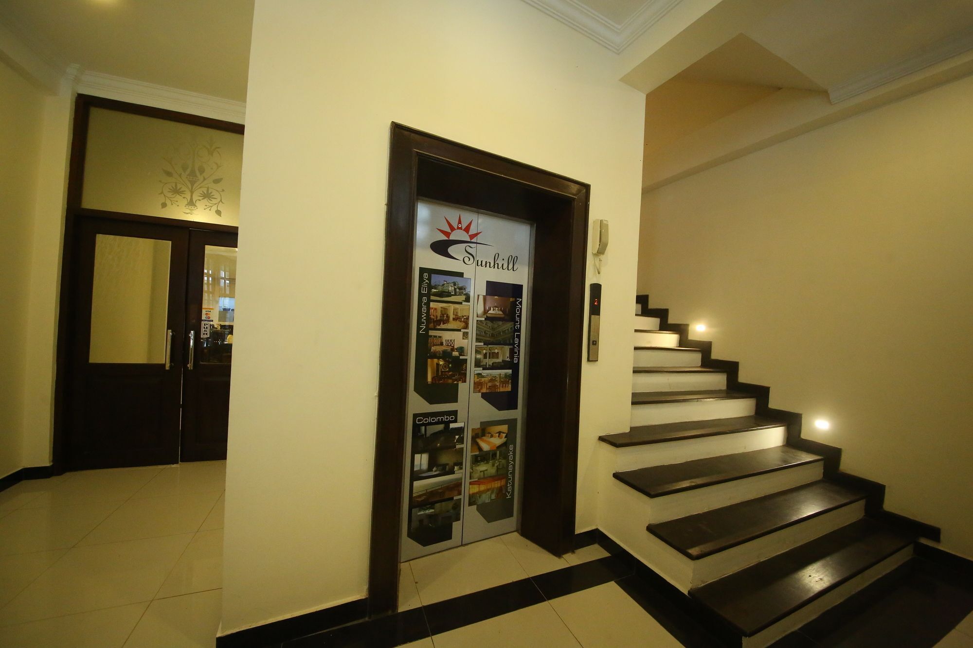 Hotel Sunhill Mount Lavinia Дехивала-Маунт-Лавиния Экстерьер фото