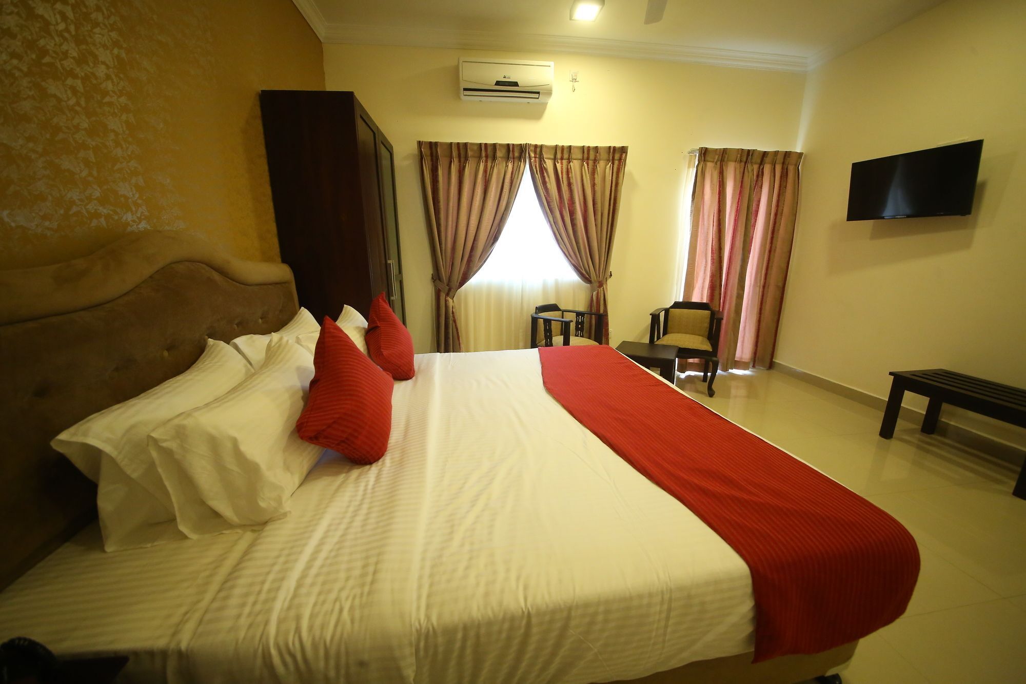 Hotel Sunhill Mount Lavinia Дехивала-Маунт-Лавиния Экстерьер фото