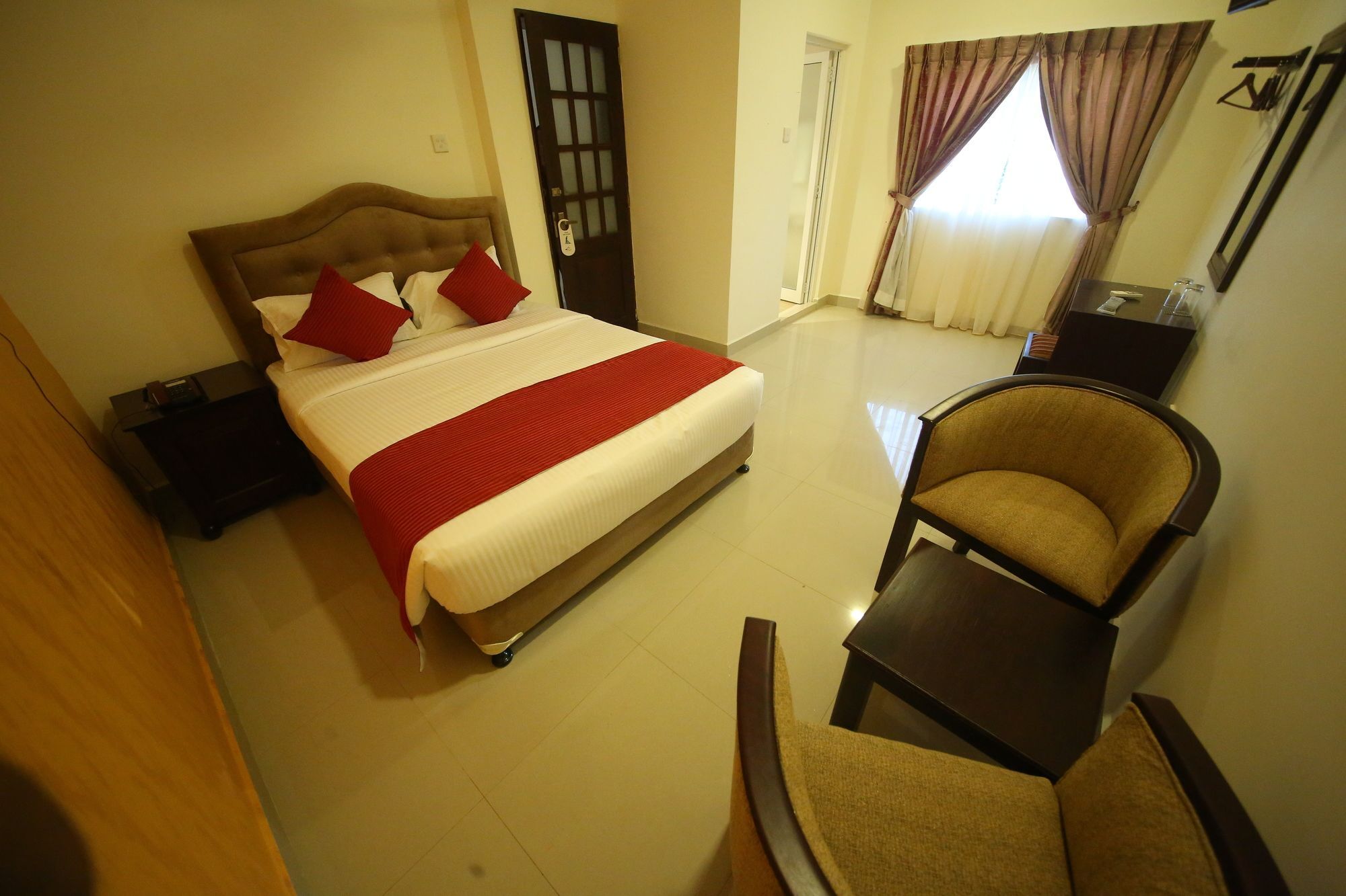 Hotel Sunhill Mount Lavinia Дехивала-Маунт-Лавиния Экстерьер фото